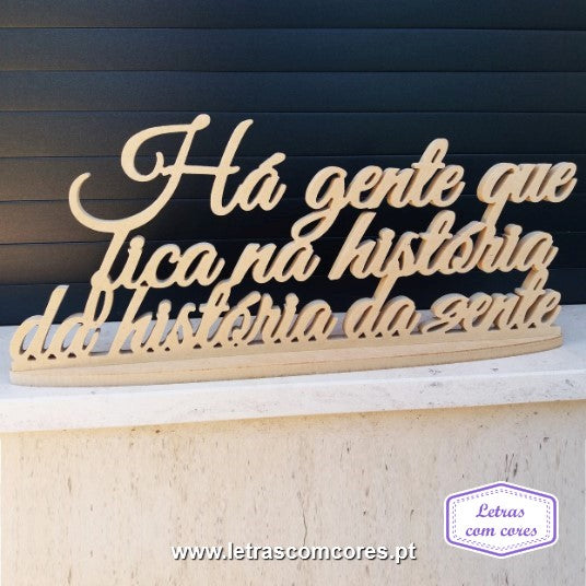 Há gente que fica na história da história da gente (MDF)